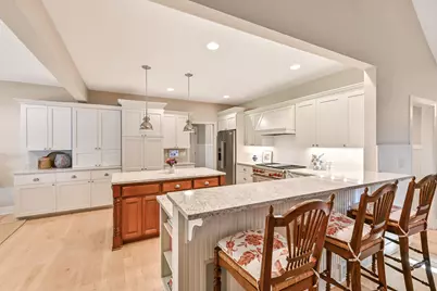 9226 W Hawthorne Rd, Mequon, WI 53097 - Photo 11