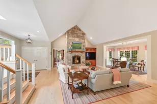 9226 W Hawthorne Rd, Mequon, WI 53097 - Photo 9