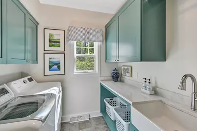 9226 W Hawthorne Rd, Mequon, WI 53097 - Photo 37