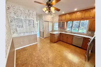902 S 8th St, Watertown, WI 53094 - Photo 17