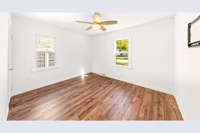 3947 S Pine Ave, Milwaukee, WI 53207 - Photo 11