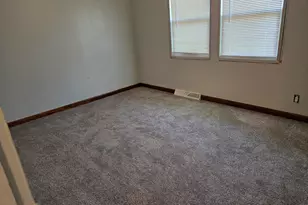 923 Circle Dr, Manitowoc, WI 54220 - Photo 11