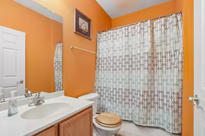 8673 S Roxbury Way, Oak Creek, WI 53154 - Photo 19