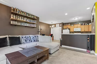 8673 S Roxbury Way, Oak Creek, WI 53154 - Photo 9