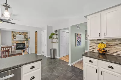 444  Cheshire Ln, Pewaukee, WI 53072 - Photo 17