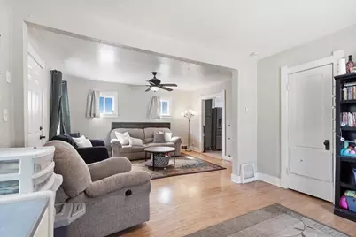 2133 S 89th St, West Allis, WI 53227 - Photo 7