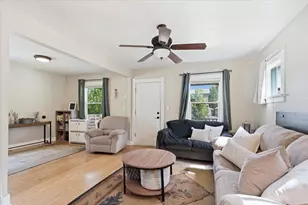2133 S 89th St, West Allis, WI 53227 - Photo 5
