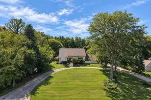 N63W29813 Woodfield Ct, Merton, WI 53029 - Photo 3