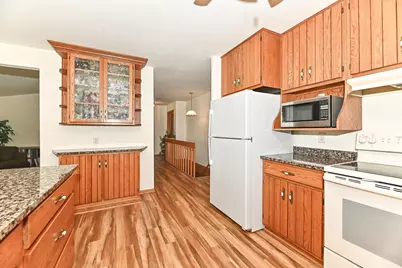16240 W Allison Ln, New Berlin, WI 53151 - Photo 9