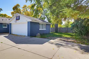 10628 W Sheridan Ave, Milwaukee, WI 53225 - Photo 23