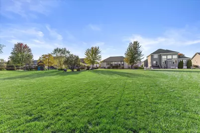 9752 S Mustang Pl, Oak Creek, WI 53154 - Photo 9