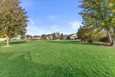 9752 S Mustang Pl, Oak Creek, WI 53154 - Photo 7