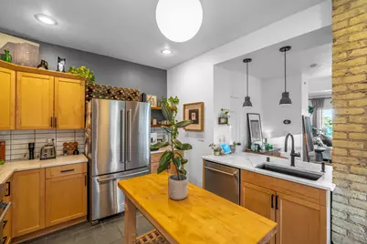 512 E Glover Ave, Milwaukee, WI 53212 - Photo 9