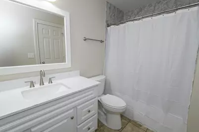652  Pewaukee Rd #E, Pewaukee, WI 53072 - Photo 15