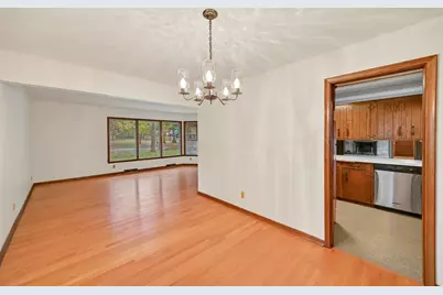 5236 S 44th St, Greenfield, WI 53220 - Photo 7
