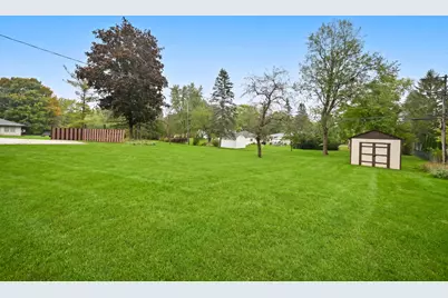 5236 S 44th St, Greenfield, WI 53220 - Photo 23