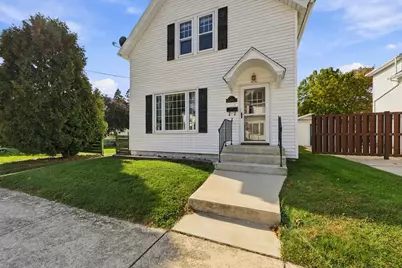 838 N 19th St, Manitowoc, WI 54220 - Photo 3