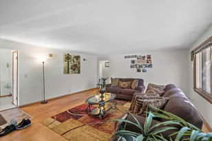 11610 W Elmhurst Pkwy, Wauwatosa, WI 53226 - Photo 9