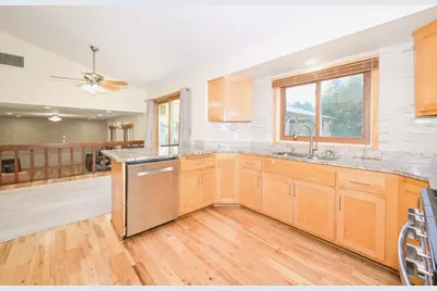7021 W Southview Dr, Franklin, WI 53132 - Photo 19