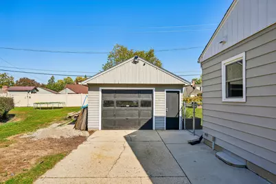 256  Ivy Pl, West Bend, WI 53095 - Photo 33