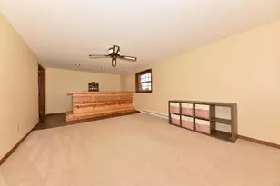 822 Kings Ridge Ct, West Bend, WI 53090 - Photo 13