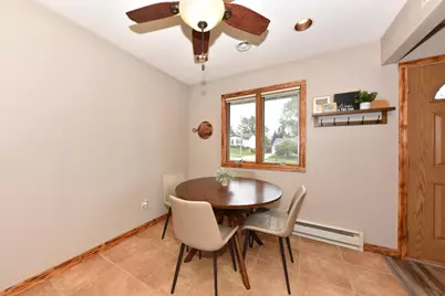 822  Kings Ridge Ct, West Bend, WI 53090 - Photo 5