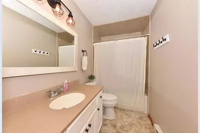 822  Kings Ridge Ct, West Bend, WI 53090 - Photo 9
