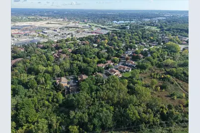8050 W Manor Cir, Milwaukee, WI 53223 - Photo 27