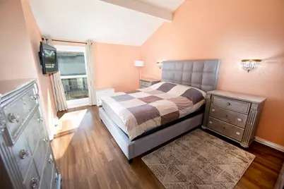 1228 W Baldwin Ct, Mequon, WI 53092 - Photo 9