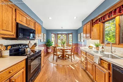 W133N8127  Danell Dr, Menomonee Falls, WI 53051 - Photo 13