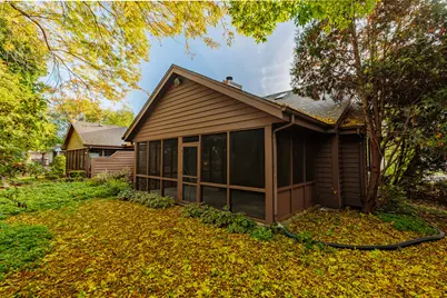 W133N8127  Danell Dr, Menomonee Falls, WI 53051 - Photo 19