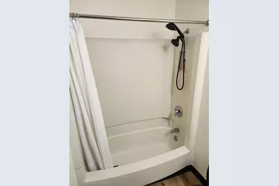 8525 N 107th St, Milwaukee, WI 53224 - Photo 9