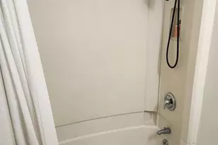 8525 N 107th St, Milwaukee, WI 53224 - Photo 9