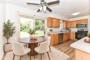 17230 W Jills Dr, New Berlin, WI 53146 - Photo 9