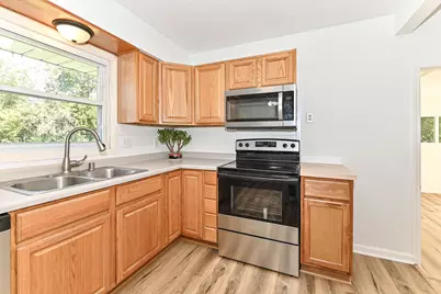 17230 W Jills Dr, New Berlin, WI 53146 - Photo 15