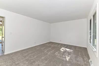 17230 W Jills Dr, New Berlin, WI 53146 - Photo 7
