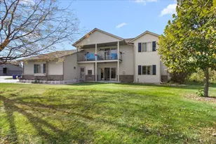 934 Spring Ct, Newburg, WI 53095 - Photo 5