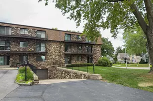 320 E Pleasant St, Oconomowoc, WI 53066 - Photo 3