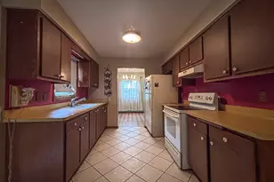 2214 Avalon Dr, Waukesha, WI 53186 - Photo 9