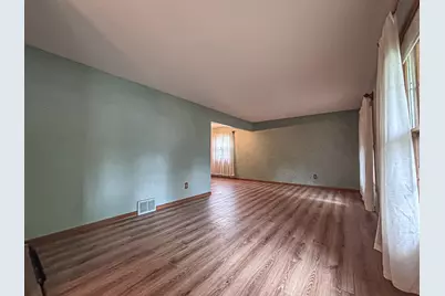 2214  Avalon Dr, Waukesha, WI 53186 - Photo 5