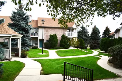 11210 W Gilbert Ave #E, Wauwatosa, WI 53226 - Photo 5