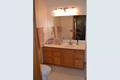 11210 W Gilbert Ave #E, Wauwatosa, WI 53226 - Photo 17