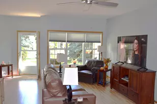 11210 W Gilbert Ave, Wauwatosa, WI 53226 - Photo 7
