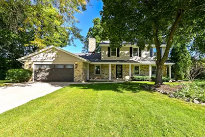 13380  Burlawn Pkwy, Brookfield, WI 53005 - Photo 3