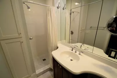 2712 N Maryland Ave, Milwaukee, WI 53211 - Photo 27
