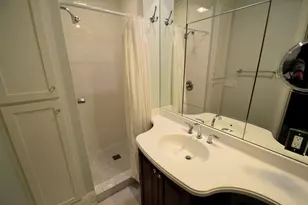 2712 N Maryland Ave, Milwaukee, WI 53211 - Photo 27