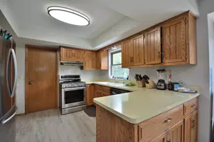S36W27855 Robin Hill Cir, Waukesha, WI 53189 - Photo 13