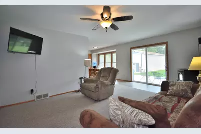 S36W27855  Robin Hill Cir, Waukesha, WI 53189 - Photo 7
