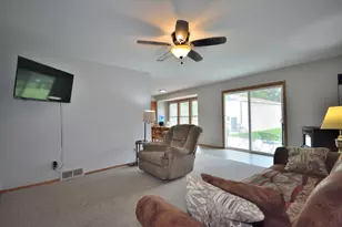 S36W27855 Robin Hill Cir, Waukesha, WI 53189 - Photo 7