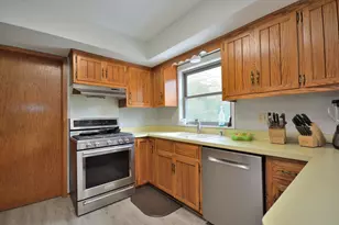 S36W27855 Robin Hill Cir, Waukesha, WI 53189 - Photo 11